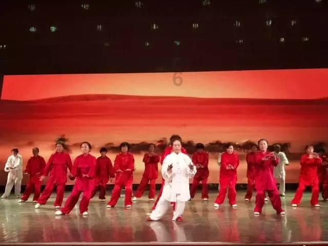 云南镇雄山体滑坡:全力搜救失联人员